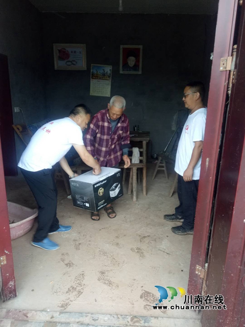 泸县太伏镇开展“亮身份作表率”活动(图3)