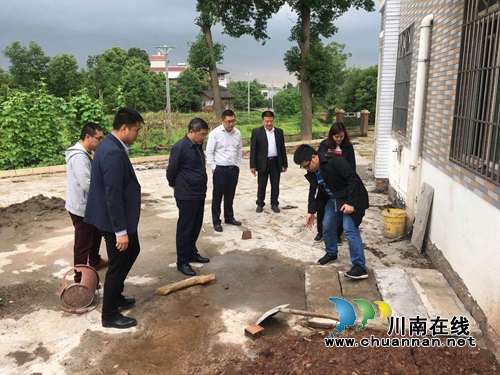 泸县太伏镇党委书记率队督查人居环境提升工作(图1) 泸县太伏镇党委书记率队督查人居环境提升工作(图1)