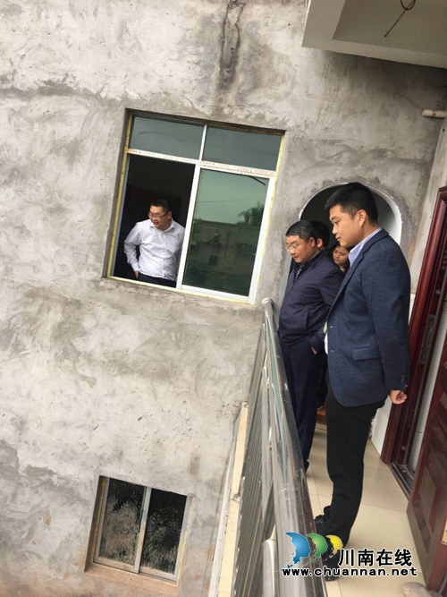 泸县太伏镇党委书记率队督查人居环境提升工作(图4) 泸县太伏镇党委书记率队督查人居环境提升工作(图4)