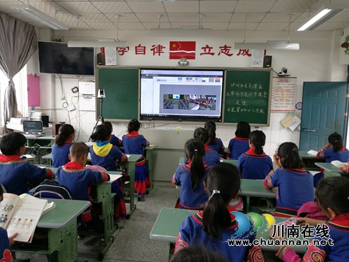 龙马潭区:同步互动课堂架起千里连心桥(图1) 龙马潭区:同步互动课堂架起千里连心桥(图1)
