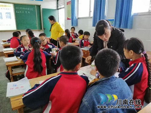 龙马潭区小学数学“动能课堂”工作室开展送教活动(图1) 龙马潭区小学数学“动能课堂”工作室开展送教活动(图1)