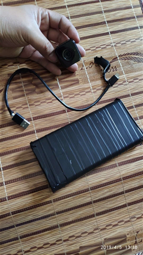 爱车屡受损 成都男用50万车做诱饵拍到划车者(图3) 爱车屡受损 成都男用50万车做诱饵拍到划车者(图3)