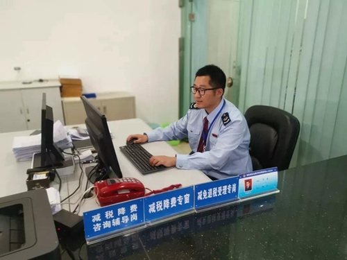 邓名：“把困难留给自己，一切方便纳税人”(图2)