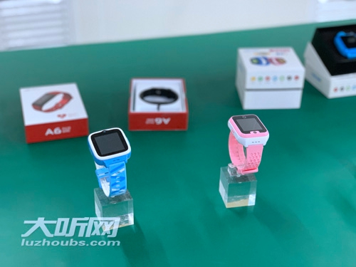 可学英语、打电话&nbsp;泸州造4G手表将进军海外(图1)
