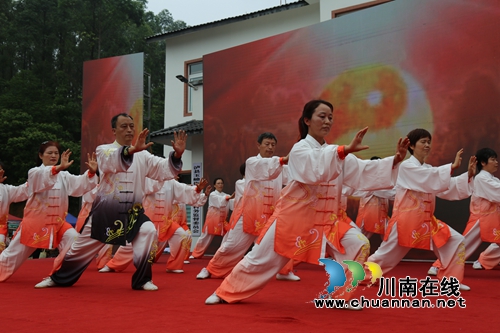 泸县企业、个人众筹办活动&nbsp;白龙塔枇杷打开销路(图15)