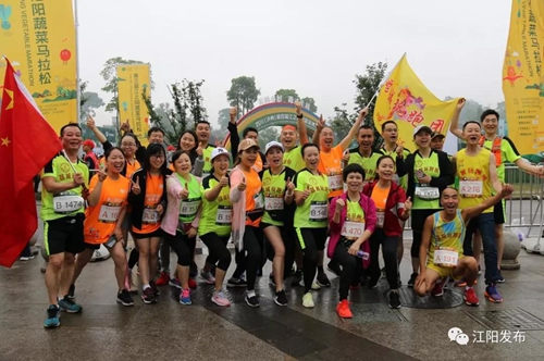 “蔬马3.0”！5国2000跑友董允坝共享蔬式生活(图2)