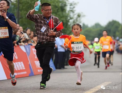 “蔬马3.0”！5国2000跑友董允坝共享蔬式生活(图12)