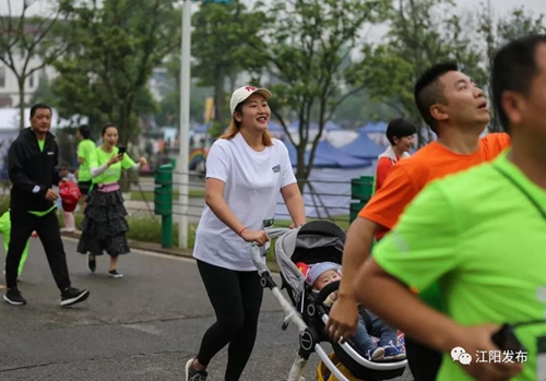 “蔬马3.0”！5国2000跑友董允坝共享蔬式生活(图17)