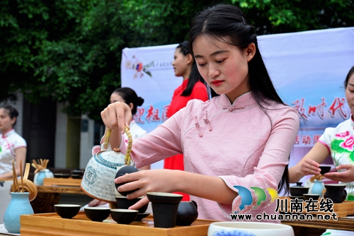 泸县建校举行2019年职业教育活动周现场展示活动(图1)