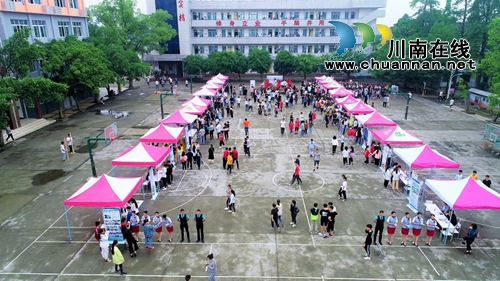 泸县建校举行2019年职业教育活动周现场展示活动(图5)