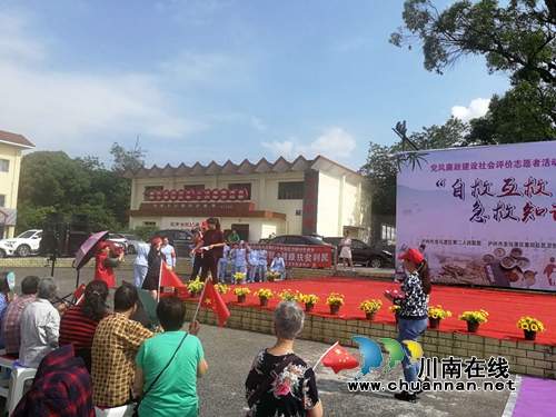 龙马潭区罗汉街道开展“凝心行动”——“自救互救、有你有我”急救知识进社区暨党风廉政建设社会评价“请您接听12340为家乡加油点赞”宣传活动(图2) 龙马潭区罗汉街道开展“凝心行动”——“自救互救、有你有我”急救知识进社区暨党风廉政建设社会评价“请您接听12340为家乡加油点赞”宣传活动(图2)