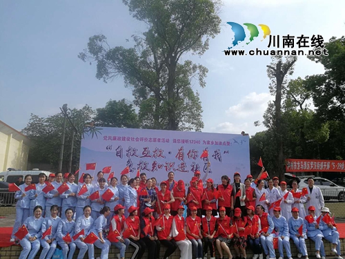 龙马潭区罗汉街道开展“凝心行动”——“自救互救、有你有我”急救知识进社区暨党风廉政建设社会评价“请您接听12340为家乡加油点赞”宣传活动(图4) 龙马潭区罗汉街道开展“凝心行动”——“自救互救、有你有我”急救知识进社区暨党风廉政建设社会评价“请您接听12340为家乡加油点赞”宣传活动(图4)