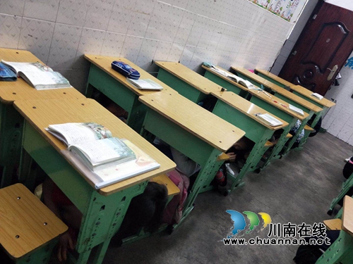 纳溪区逸夫实验小学开展“防震”安全演练(图4)