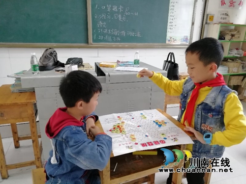 纳溪逸夫小学学生代表参加纳溪区第六届“国际数棋”比赛(图1) 纳溪逸夫小学学生代表参加纳溪区第六届“国际数棋”比赛(图1)