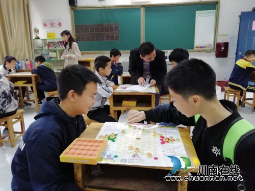 纳溪逸夫小学学生代表参加纳溪区第六届“国际数棋”比赛(图3) 纳溪逸夫小学学生代表参加纳溪区第六届“国际数棋”比赛(图3)