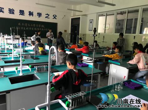 龙马潭区举行2019年小学科学实验操作抽考(图1) 龙马潭区举行2019年小学科学实验操作抽考(图1)