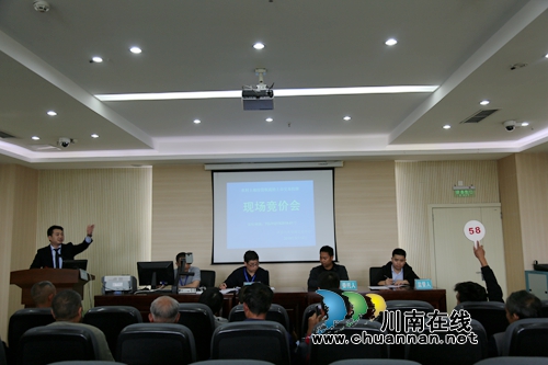 全市首宗农村土地经营流转上市交易在泸县竞价(图2)