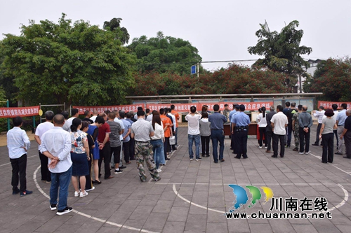 江阳区弥陀镇开展综合应急演练(图1)