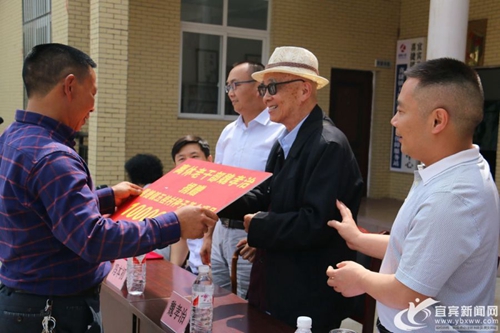 感恩好政策&nbsp;宜宾九旬老人捐十万助力脱贫攻坚(图1)