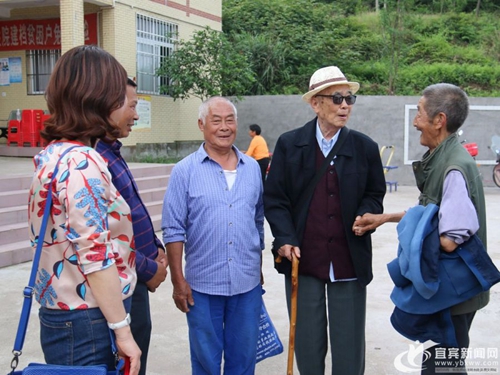 感恩好政策&nbsp;宜宾九旬老人捐十万助力脱贫攻坚(图2)