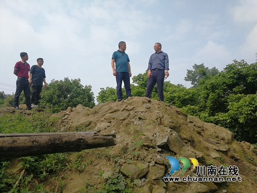 泸县政协主席李镇带队督导检查麻柳林桥建设进度和安全工作(图1)