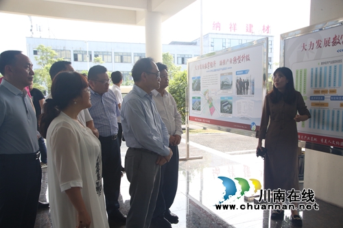 全国政协常委赵振铣莅临纳溪经开区参观调研(图2) 全国政协常委赵振铣莅临纳溪经开区参观调研(图2)