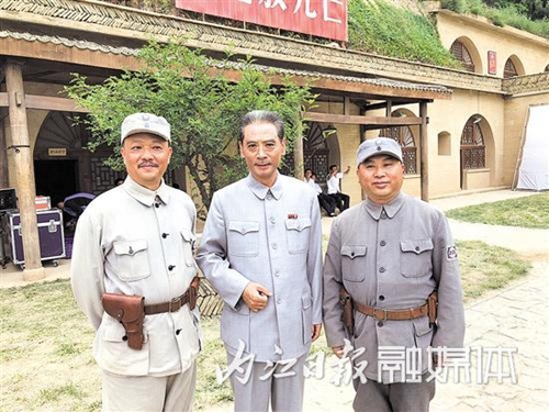 《周恩来回延安》上映 内江“贺龙”再登银幕(图1) 《周恩来回延安》上映 内江“贺龙”再登银幕(图1)