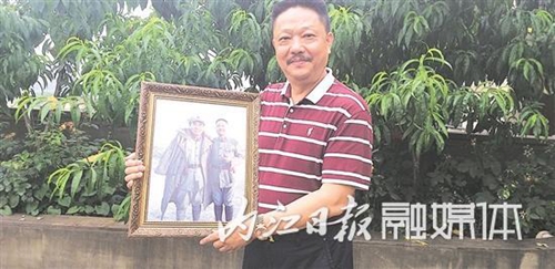 《周恩来回延安》上映 内江“贺龙”再登银幕(图2) 《周恩来回延安》上映 内江“贺龙”再登银幕(图2)