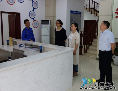 龙马潭区副区长彭莉到基层调研城市管理工作(图1)