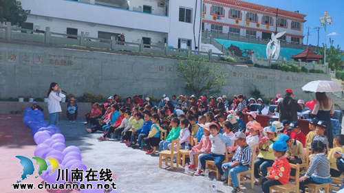 泸县瓦子小学对口帮扶学校乡城县青麦乡小学幼儿园开展孩子说汉语的口语比赛(图4)