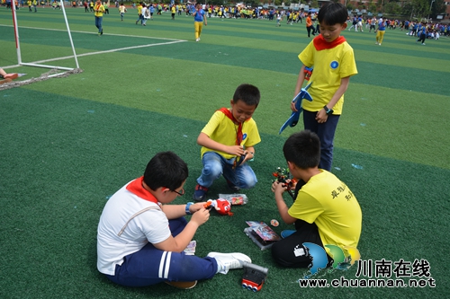 龙马潭玉带河学校开展红领巾跳蚤市场义卖活动(图3)