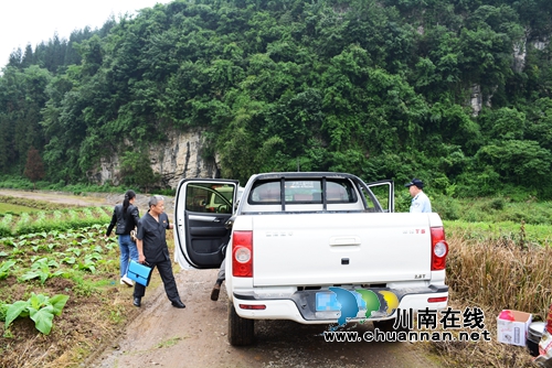 古蔺：车辆被法院扣押&nbsp;老赖主动偿还民工工资(图2)