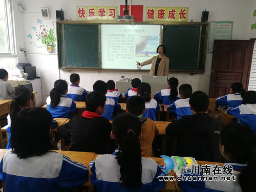 叙永县东大街小学开展“健康伴我行”主题教育活动(图2) 叙永县东大街小学开展“健康伴我行”主题教育活动(图2)