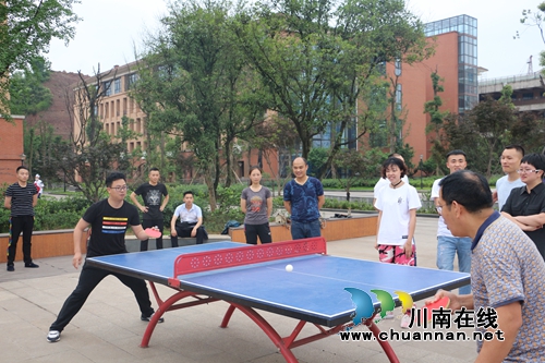 叙永三中教职工掀起乒乓球热潮(图1)