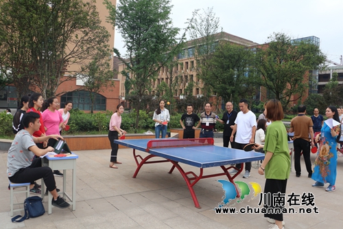叙永三中教职工掀起乒乓球热潮(图3)