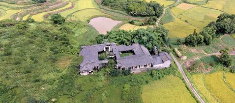 落落常乐&nbsp;山中野寺隐名士；庭院深深&nbsp;曾有凤凰栖墙桓(图1)