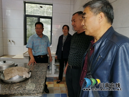 泸县农业农村局到潮河镇督导农村人居环境治理工作(图2)