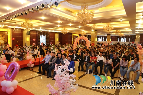 合江：牵手“520”&nbsp;帅哥美女集体“合”影(图4)