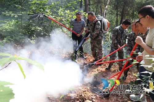 泸县百和镇组织开展防汛、山洪灾害、森林防火应急演练活动(图1)