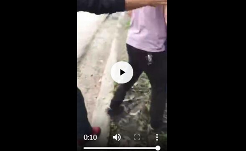 想跑？侧翻后自贡货车司机追两公里截停大巴(图1)