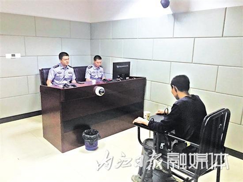 严惩！内江男子酒后拨打110辱骂接警员被拘(图1)