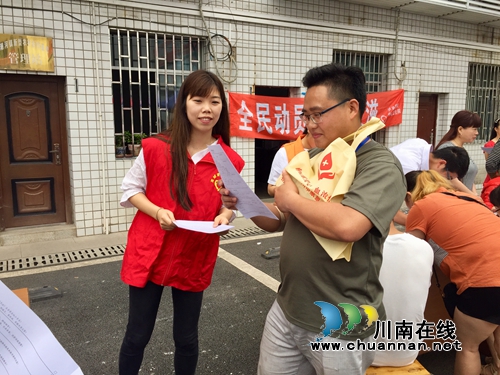 泸县潮河镇群团志愿者助力义务献血活动(图1)