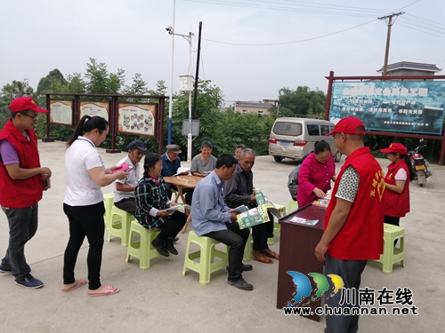 泸县潮河镇：关爱残疾老人&nbsp;传递社会爱心(图3)