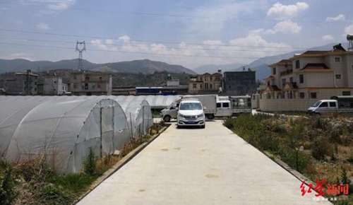 爱狗人士为解救300只狗围堵冕宁一收狗点(图1) 爱狗人士为解救300只狗围堵冕宁一收狗点(图1)