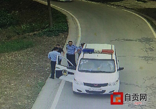 自贡男子抢夺财物被抓 曾声称“将干一票大的”(图1) 自贡男子抢夺财物被抓 曾声称“将干一票大的”(图1)