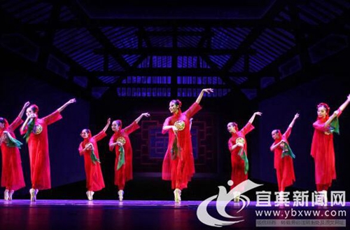 “川”味浓郁&nbsp;芭蕾舞剧《死水微澜》在宜宾首演(图1)