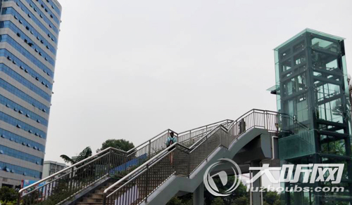 泸州城区5座人行天桥已进场施工&nbsp;预计9月完工(图1)