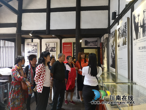 张廷翰到中国特色社会主义教育李庄基地考察(图1)