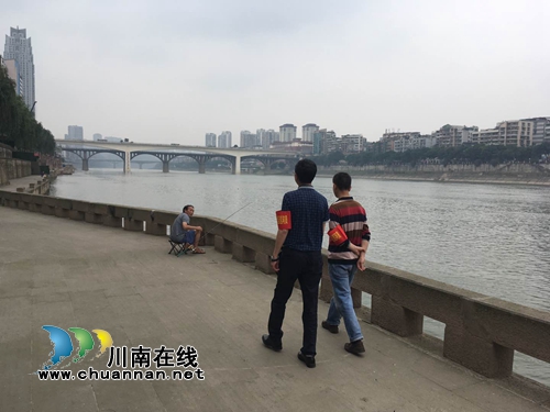 江阳区北城街道城垣社区巡江志愿行 巡江护民守环境(图1) 江阳区北城街道城垣社区巡江志愿行 巡江护民守环境(图1)