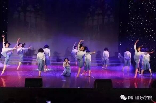 首届全国民族民间龙舟公开赛带您嗨转宜宾(图1) 首届全国民族民间龙舟公开赛带您嗨转宜宾(图1)